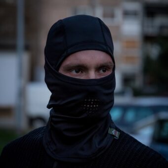 Crna Predator Fantomka Sa Jednim Otvorom